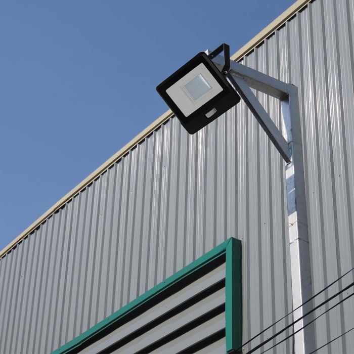 Proyector LED V-TAC - Samsung - Sensor PIR - Impermeable IP65 - Negro - 50W - 4000 Lúmenes - 6500K-extra-2.webp